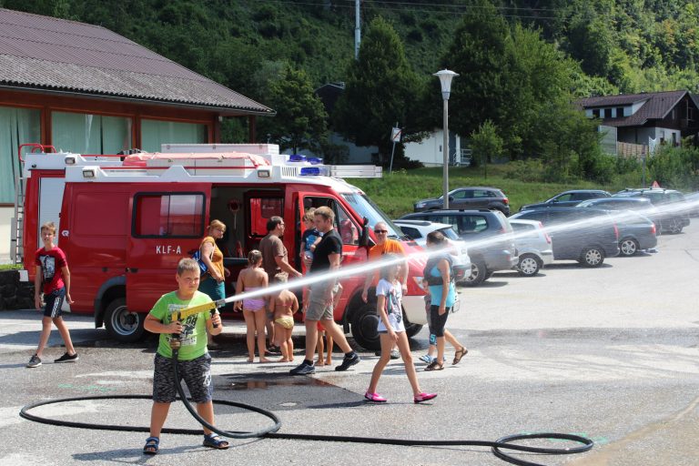 Lustiger Ferienspaß bei der Feuerwehr