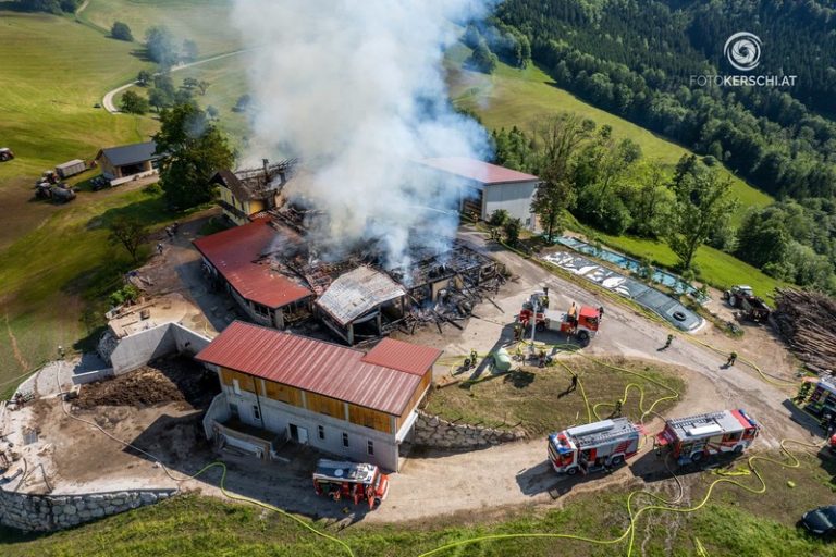 Großbrand eines Bauernhofes in Maria Neustift